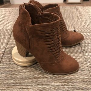 Fergalicious brown ankle boots - Size 6